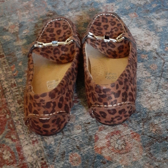 Liz Claiborne - Picture 4 of 8